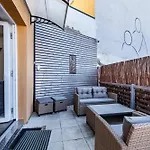 Al Backstuff Apartment